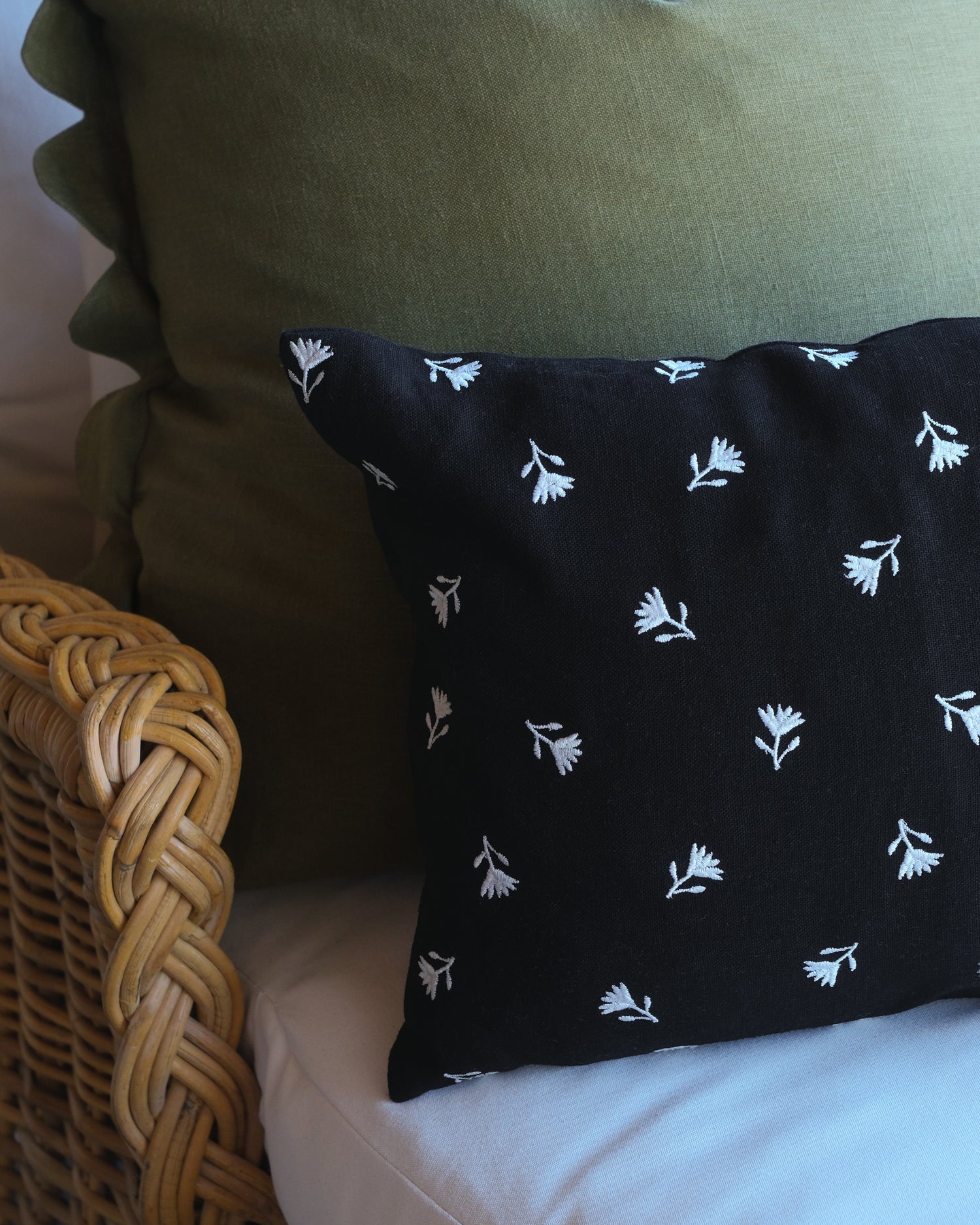 Primavera Pillow - Black