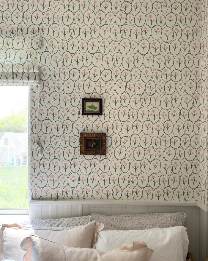 Tulip Circles Wallpaper - White/Soft Pink